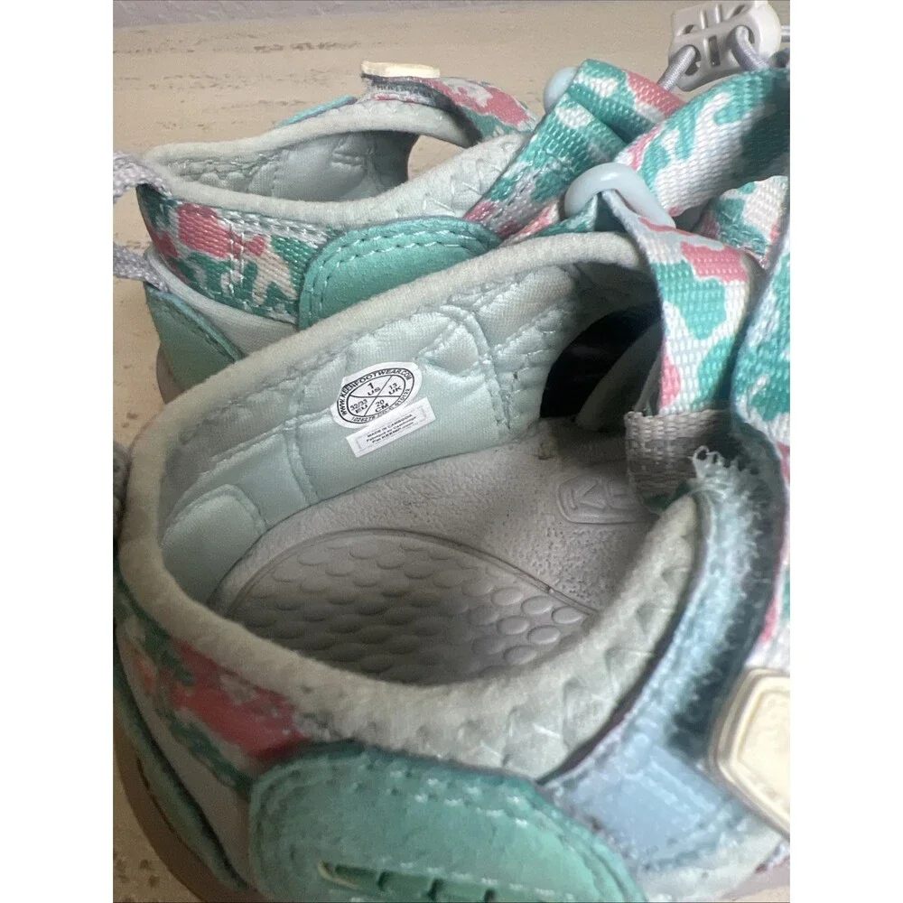 KEEN Newport H2 1026276 Camo/Pink Icing Sandal Shoes Girls Kid's Size 1